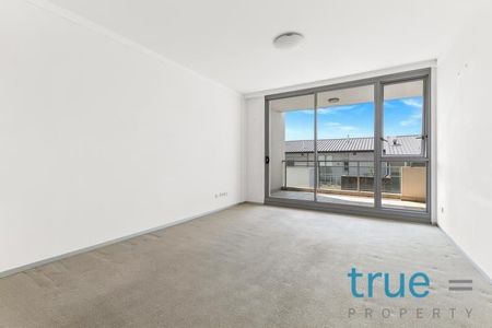 STYLISH AND WELL PRESENTED APARTMENT - Photo 2