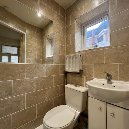 1 bedroom in a house share to rent - Photo 3