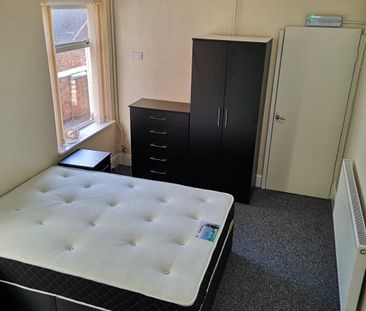 East Park Road (2 bed) - Photo 2