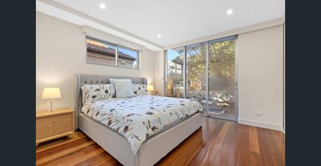 Executive Living Moments to the Harbour - Photo 4