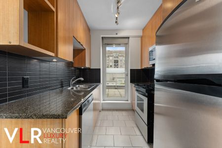 Penthouse in Downtown Vancouver, BC - Photo 3