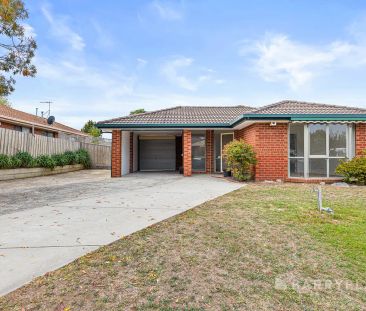 12 Wilmott Close, Berwick VIC 3806 - Photo 6