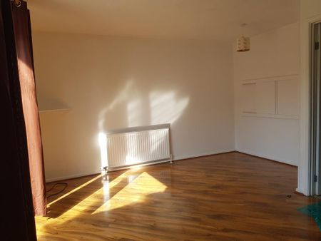 4 bedroom terraced house to rent - Photo 5