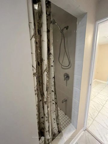 Detached Home For Lease | W9074863 - Photo 3