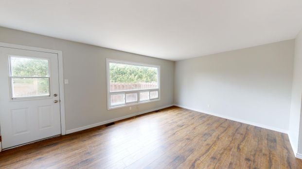 Three Bedroom Townhouse - Photo 1