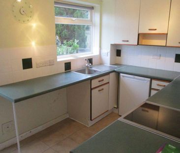 2 bedroom end of terrace house to rent - Photo 4