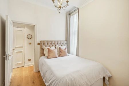 1 bedroom flat in South Kensington - Photo 5