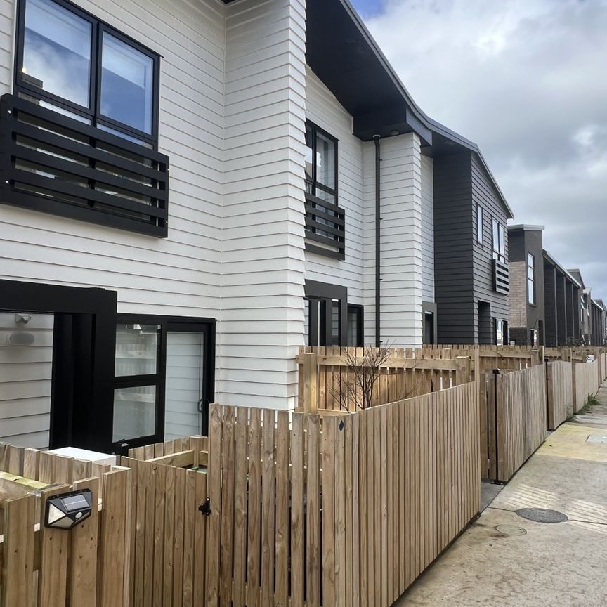 62 Rauemi Way, Te Atatu South - Photo 1