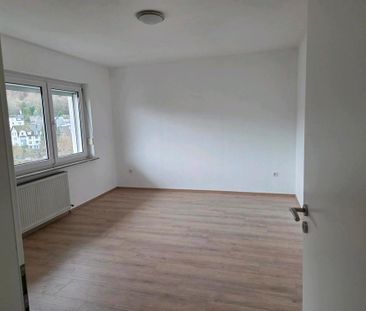 Komplett renovierte 3-ZKB+ Balkon + Kellerabteil - Photo 5