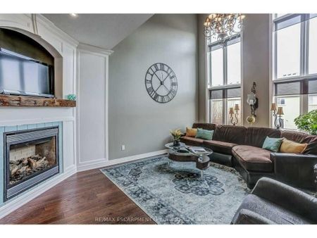 Detached Home For Lease | X8122158 - Photo 5