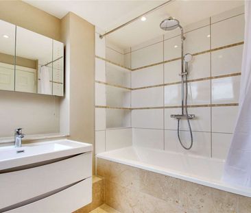 An exceptional duplex apartment of elegant proportions set within t... - Photo 4