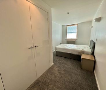 2 bedroom Flat To Let - Photo 4