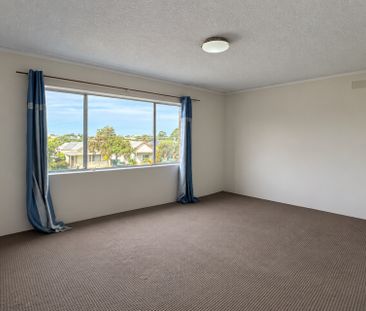 Spacious 2 bedroom Unit - Photo 3