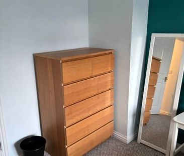 Room in a Shared Flat, Old School Place, CR0 - Photo 3