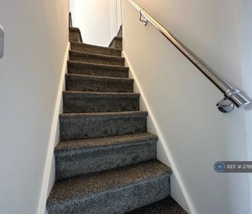 2 bedroom semi-detached house to rent - Photo 5