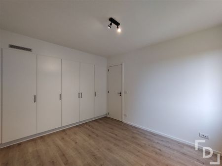 Gezellig dakappartement met terras en autostaanplaats. - Photo 2