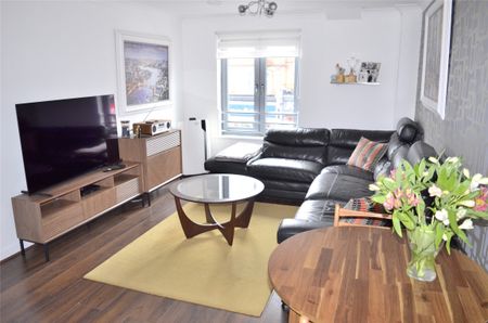 Woodcote Road, Wallington, SM6 - Photo 2