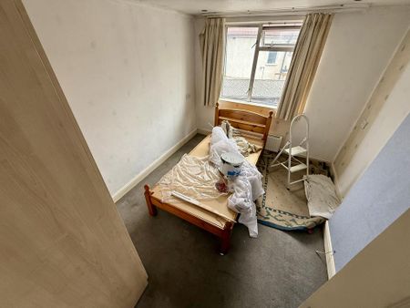 5 bedroom end of terrace house to rent - Photo 4