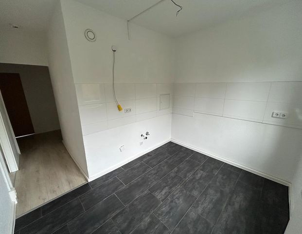 Geräumige 3-Zimmer-Erdgeschosswohnung mit Balkon! - Photo 1