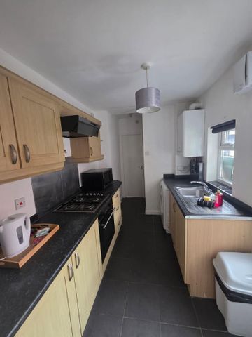 2 bedroom flat to rent - Photo 5
