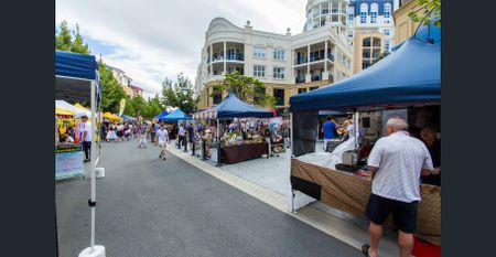 STUNNING WATERFRONT TOWNHOUSE IN EMERALD LAKES - Photo 5