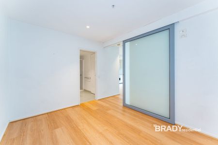 2401/8 Downie Street, Melbourne - Photo 4