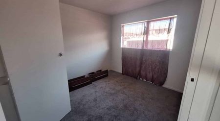 Spacious 2 Bedroom Unit with Private backyard in Papatoetoe - Photo 4