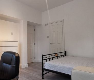 1 Bed Flat, Ilkeston Road, NG7 - Photo 2