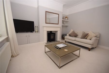 11a, Ashtofts Mount, Guiseley, Leeds, West Yorkshire, LS20 9DB - Photo 2