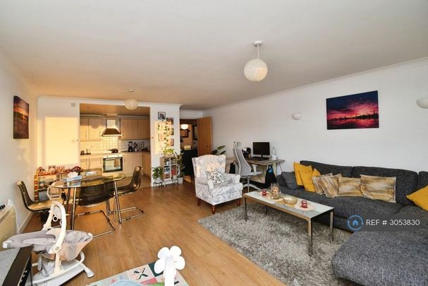 2 bedroom flat to rent - Photo 1
