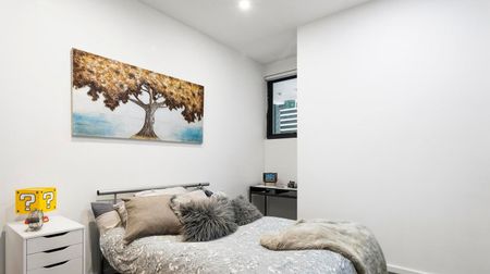 Spacious 1-Bedroom Apartment in Prime Fitzroy North Location - Photo 3