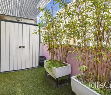 Double Storey Living in Prime Elsternwick Locale - Photo 5