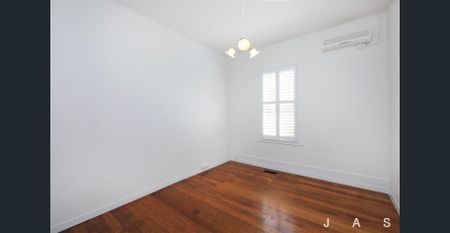 Timeless Appeal and Modern Comfort in a Private Setting - Photo 4