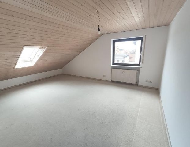 3 Zi. DG (1.OG) Wohnung mit Küche, Gartenmitbenutzung und Stellplatz - Photo 1