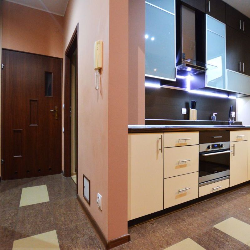 Włochy - śliczny, 2-pok. apartament do wynajęcia - Zdjęcie 1