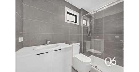 Generous Family Home - Photo 4