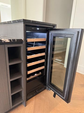 For Lease - 11 Yorkville Avenue Unit# 4209, Toronto, Ontario - Photo 2