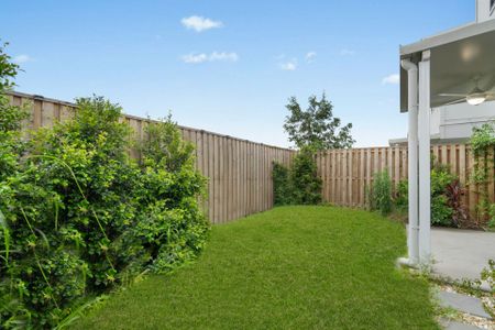 For Lease: Low-Maintenance Townhome in a Convenient Raceview Location! - Photo 2