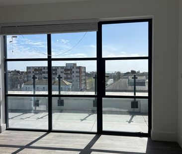 1 Bed Penthouse, Dubarry House, BN3 - Photo 1