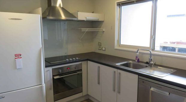 PHILIPSTOWN - 3 BEDROOM 2 BATHROOM NEAR NEW TOWNHOUSE - Photo 1