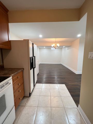 For Lease - 401 Forest Fountain Drive, Vaughan, Ontario - Photo 3