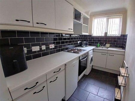 Honeycrag Close, Polegate, East Sussex, BN26 - Photo 5