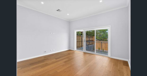 Contemporary Bowral Townhome with Picture Perfect Views! - Photo 1