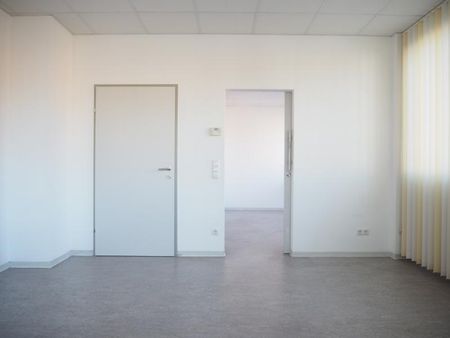 Ärztehaus Linz, Prinz Eugen Straße! Freie Ordination im 2. OG, 2 Räume + Wartebereich + Gemeinschaftsflächen, inkl. Parkflächen, 1 TG-Platz - Photo 3