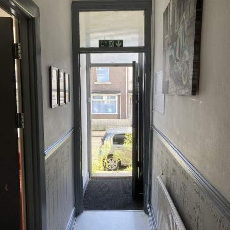 2 x Student Double Room – Mount Pleasant - Photo 1