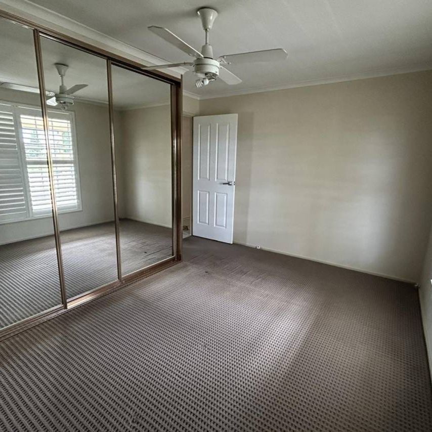 3 BEDROOM HOME IN THE HEART OF TENAMBIT! - Photo 1