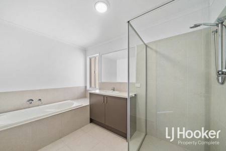 Brand New - Modern Family Home with Contemporary Comfort & Low-Maintenance Living - Photo 5