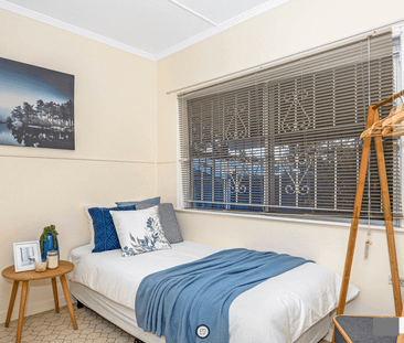 Family Home - Photo 5