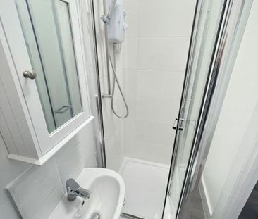 Colney Hatch Lane, London - Photo 5