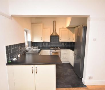 3 bedroom semi-detached house to rent - Photo 4